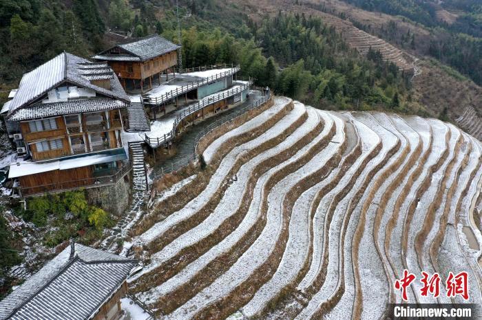 广西龙胜龙脊梯田迎来今年首场降雪