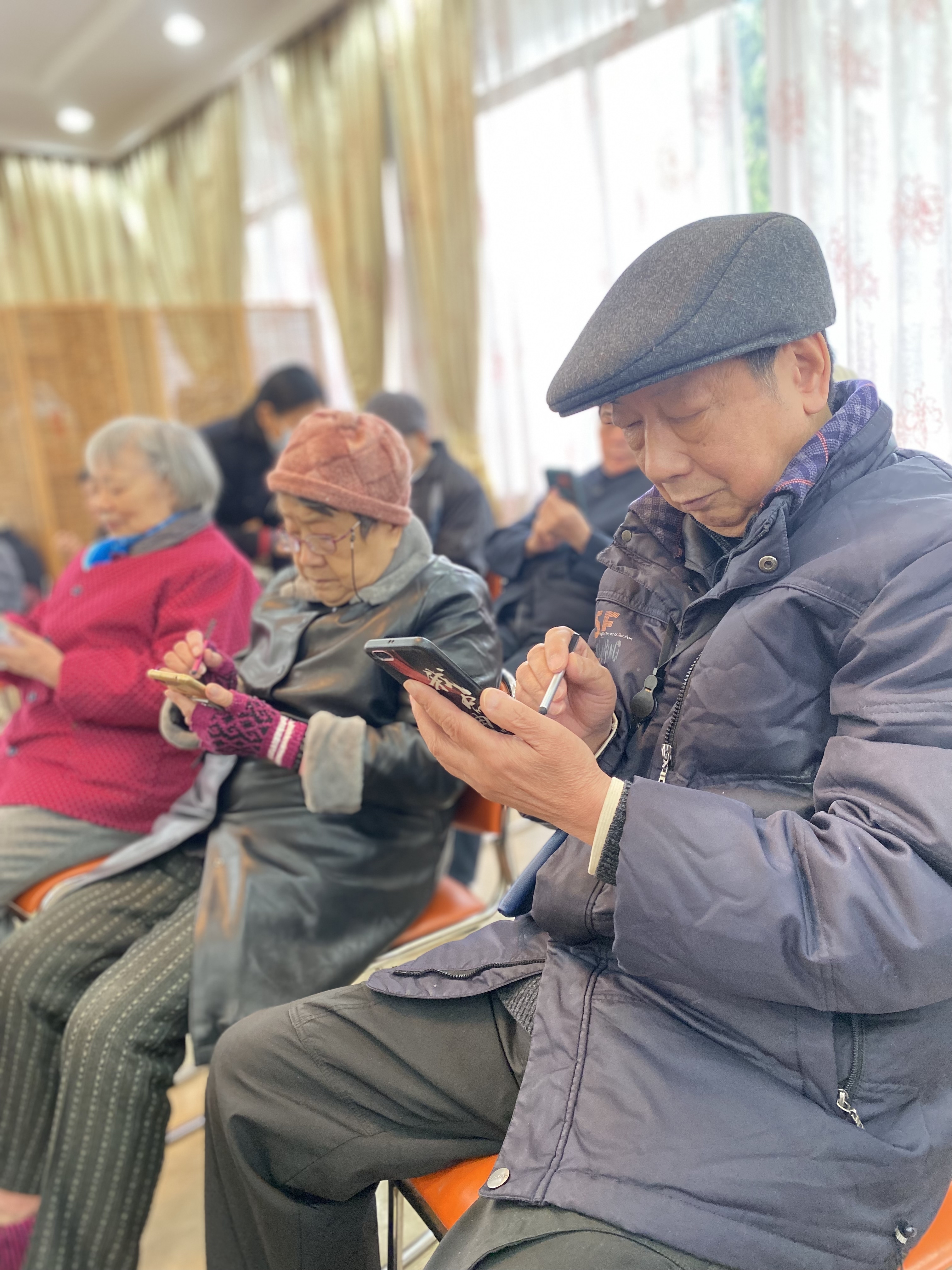 最小83岁最大93岁这22位老人通过了一场特殊的考试