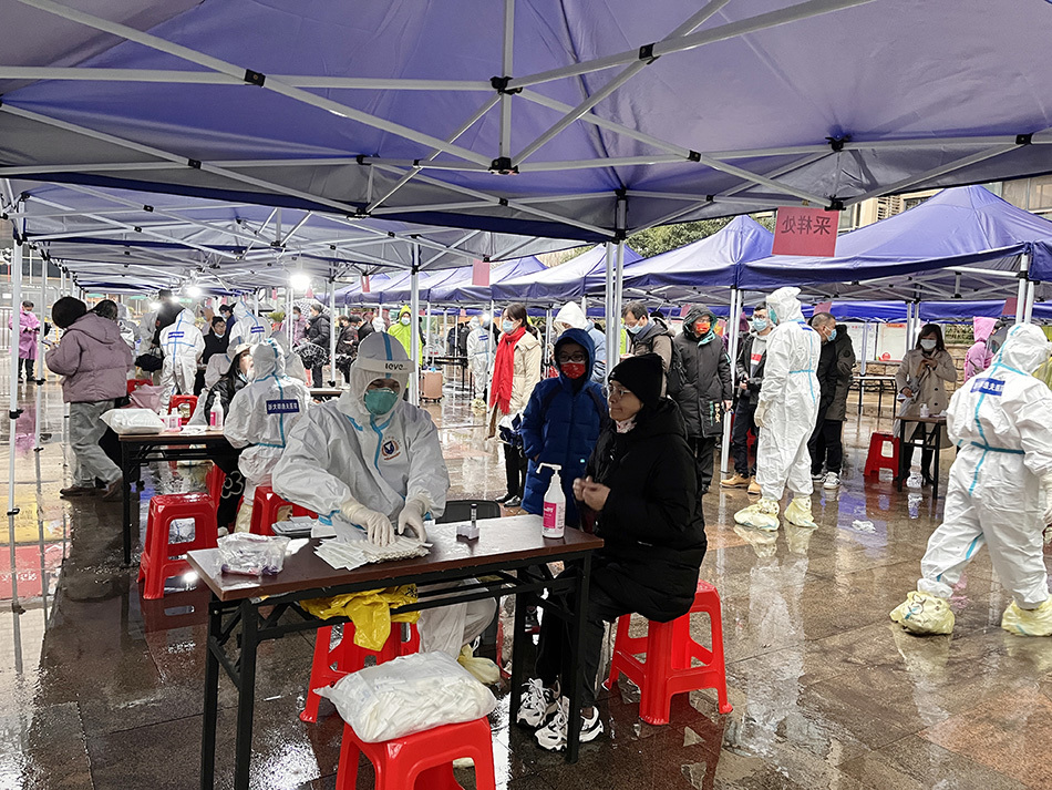 现场图片杭州市滨江区开展第三轮核酸检测昨日新增18例