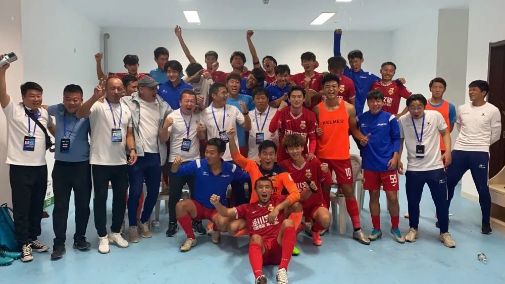 赛后甘肃泾川文汇成员热烈庆祝