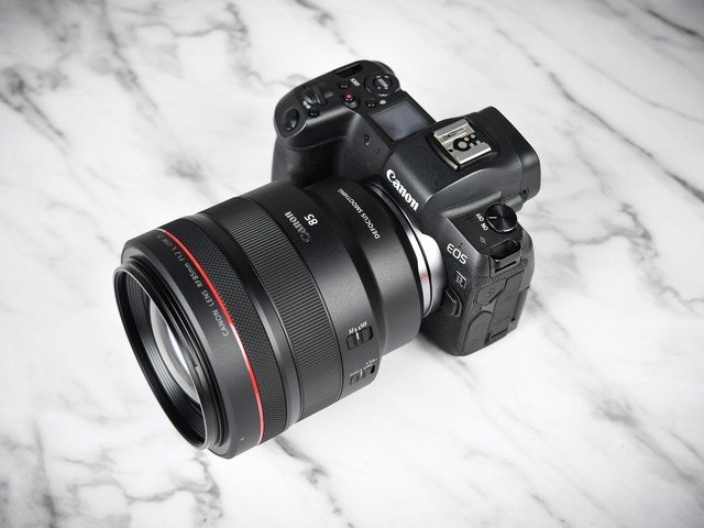 佳能RF镜头发展史 大小三元已集齐 定焦群正在路上