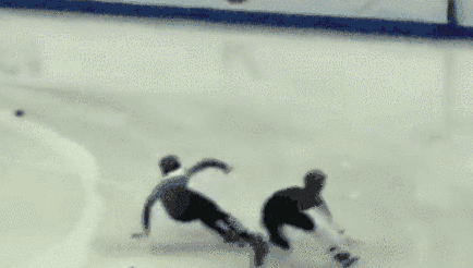 最后一弯意外摔倒！武大靖短道速滑世界杯500米决赛遗憾摘银
