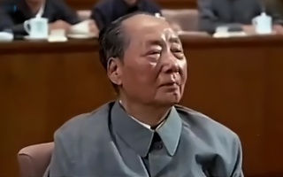 真实影像:1976年毛主席逝世,华国锋带领全国人民沉痛