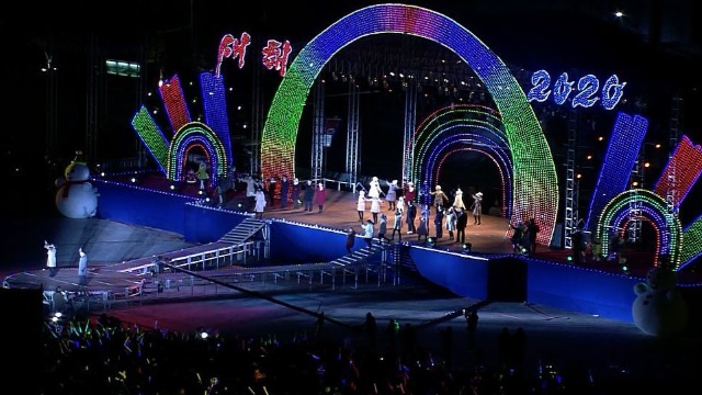 朝鲜2019年最后一夜：烟花表演中迎新年