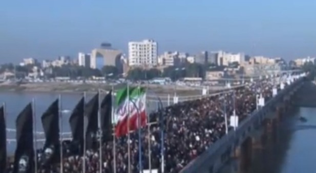 苏莱曼尼遗体运抵伊朗 数万人穿黑衣悼别