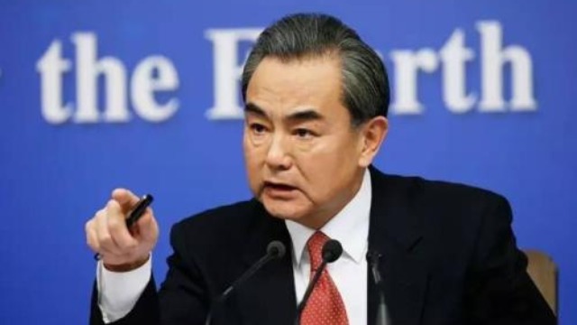 捍卫国家利益 中国外交官实力圈粉