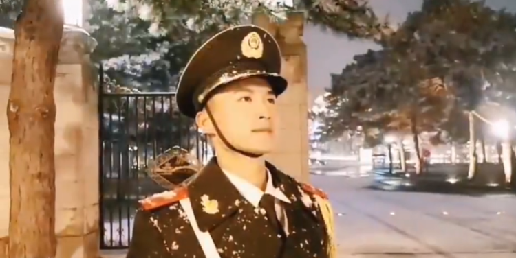2020年北京第一场雪 最可爱的人为你站岗