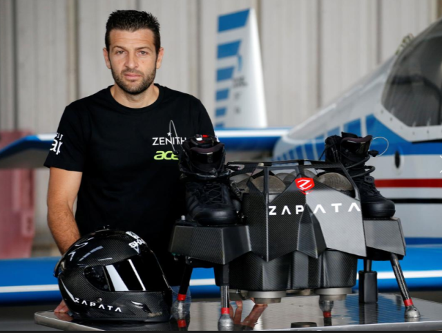 法国“喷气滑板”发明者飞越英吉利海峡失败坠海