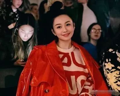 星二代的人生：妈妈大明星，爸爸大富商，有钱有颜有学历…