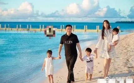 怀了4胎的吴佩慈仍未嫁入豪门，很可怜吗？