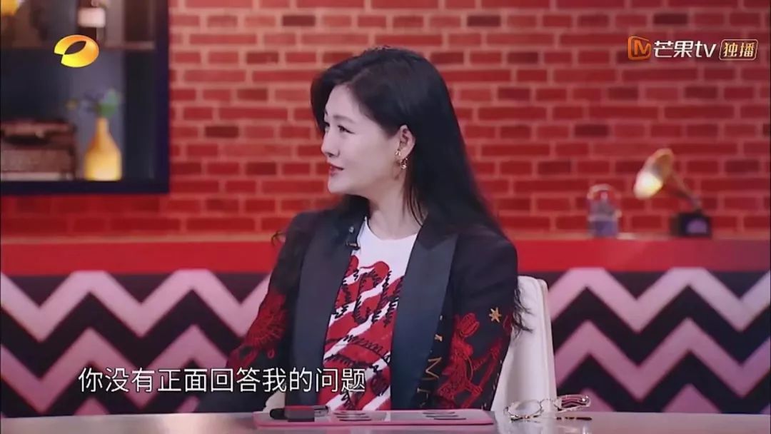 打脸！剧组情侣，假戏真做？已同居，女方咬死不认，男方独自尴尬