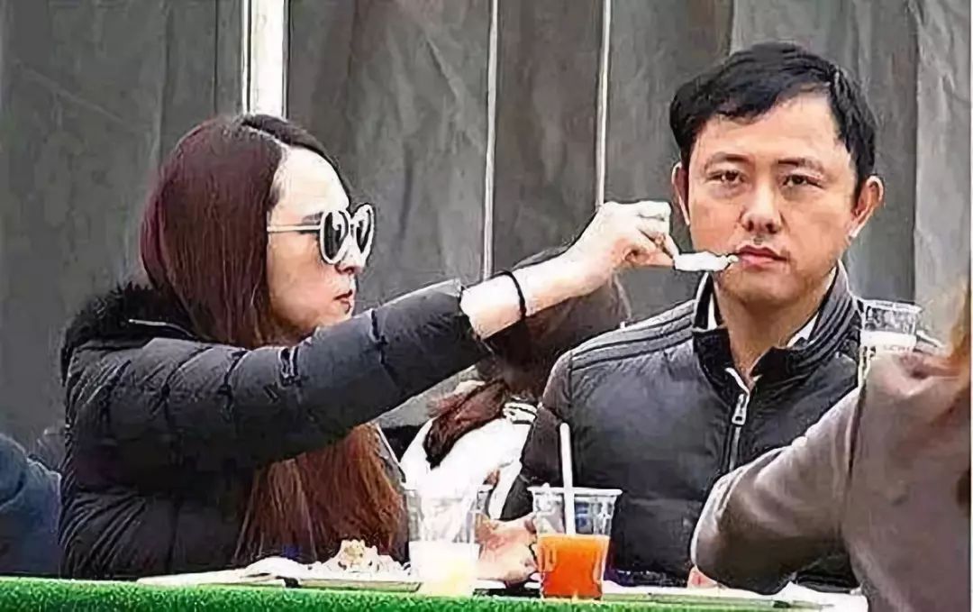 怀了4胎的吴佩慈仍未嫁入豪门，很可怜吗？