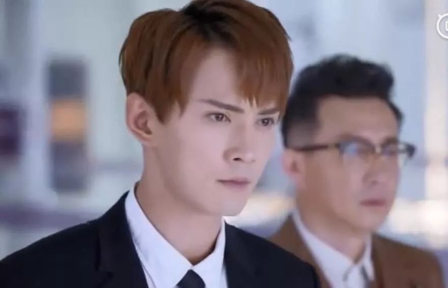 皱眉歪嘴挤酒窝，这个史上最油腻霸道总裁，女神是怎么亲下去的？