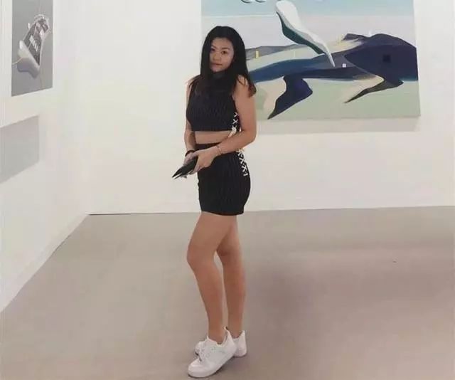 星二代的人生：妈妈大明星，爸爸大富商，有钱有颜有学历…