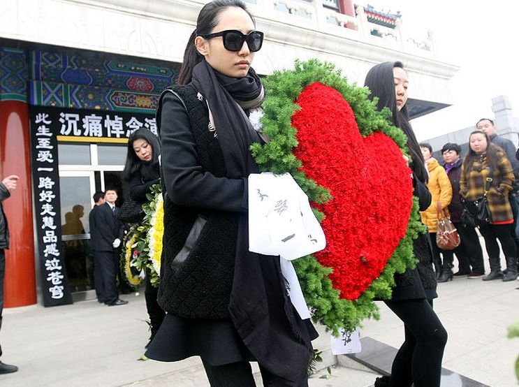 白百何、文章相继离婚，同班同学被前夫杀害，这什么神仙班？