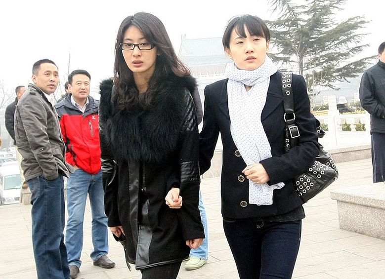 白百何、文章相继离婚，同班同学被前夫杀害，这什么神仙班？