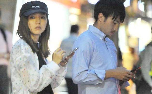 柴崎岳夫妇婚礼前夕参加朋友聚餐 新婚生活甜蜜幸福