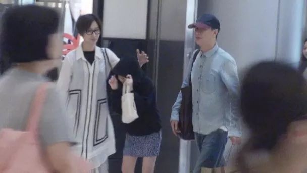 港剧第一美女拒嫁豪门，把穷小子丈夫捧成影帝，55岁依旧冻龄…