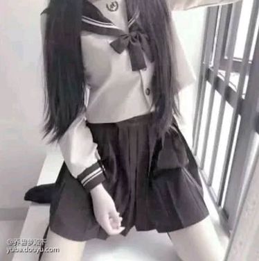 58岁坦克奶奶，荣升斗鱼新一姐，她的经历我查了下
