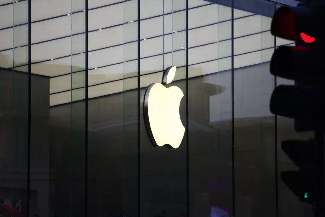 苹果涨幅扩大至近6% 市值重回一万亿美元上方