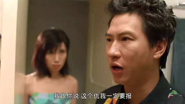 港剧第一美女拒嫁豪门，把穷小子丈夫捧成影帝，55岁依旧冻龄…