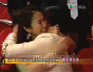 港剧第一美女拒嫁豪门，把穷小子丈夫捧成影帝，55岁依旧冻龄…