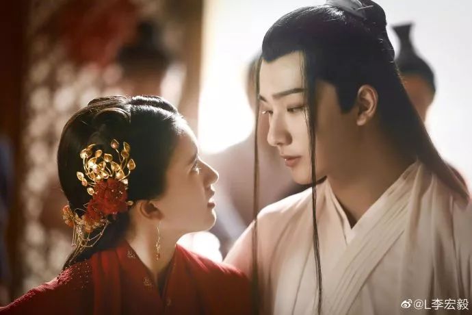 炒作？绯闻曝光后隔天就分手，女方为爱消瘦到80斤…