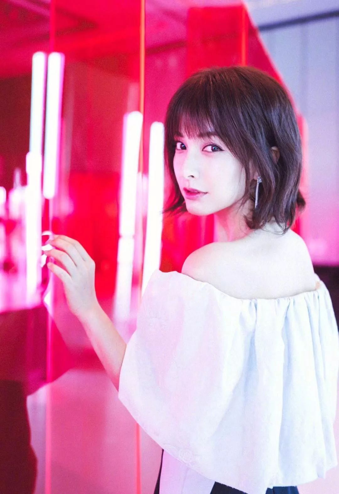 全中国最“好命”的女主持，正在被粉丝“安乐死”