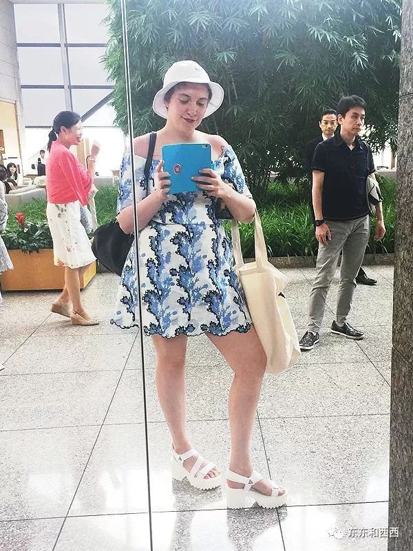 富二代女星被骂又胖又丑，却敢当众亲男神？