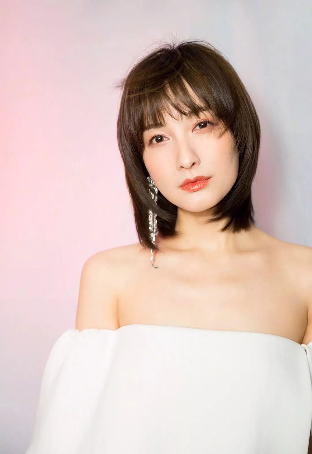 全中国最“好命”的女主持，正在被粉丝“安乐死”