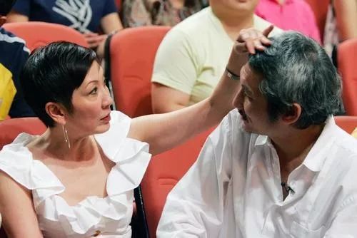 63岁离婚，身家上亿：这位香港女郎，活出了女人最潇洒的样子
