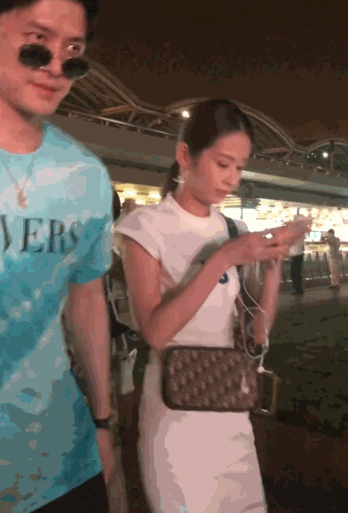 曾经公费谈恋爱的明星夫妻，现在连恩爱都懒得装了？