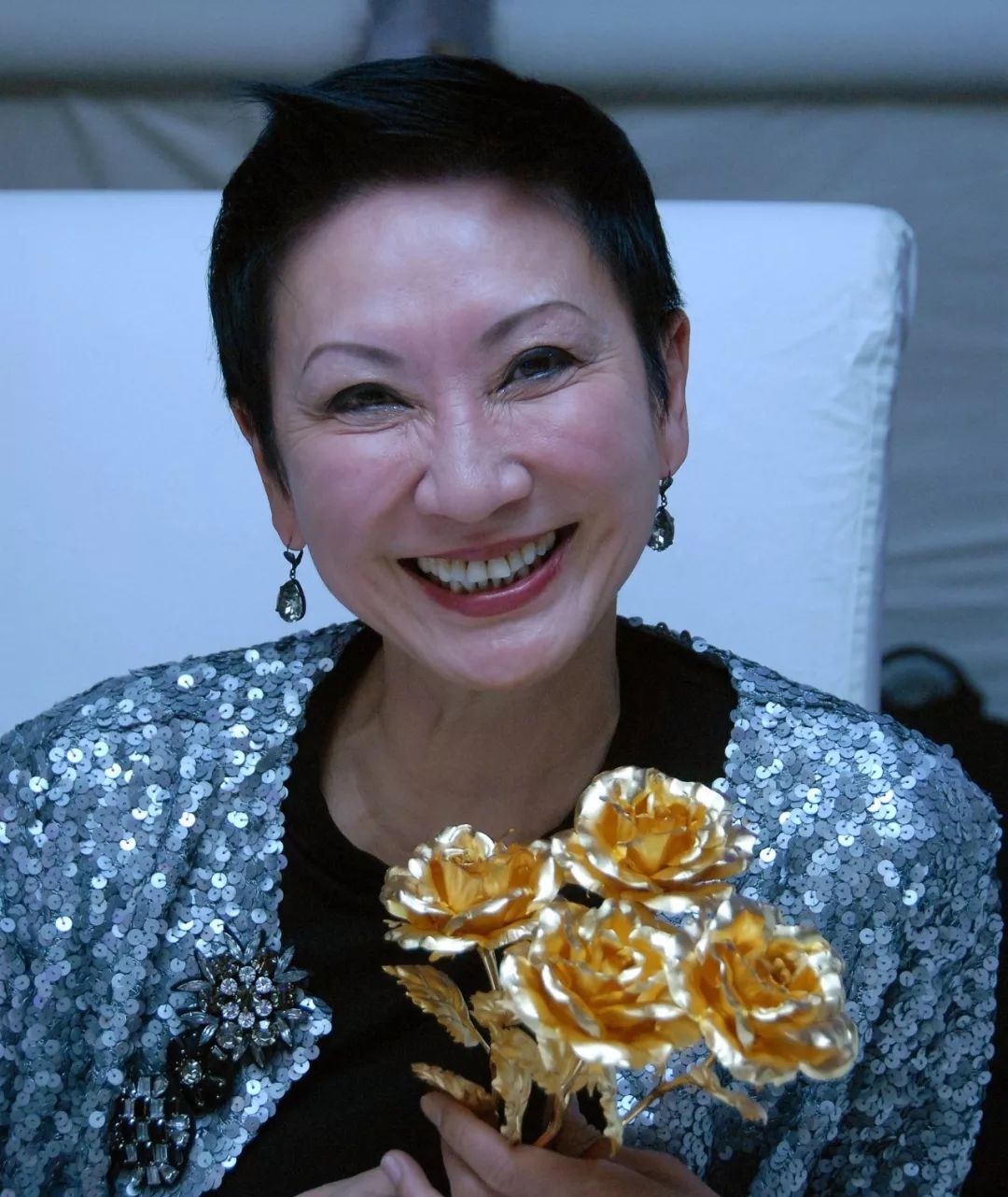 63岁离婚，身家上亿：这位香港女郎，活出了女人最潇洒的样子