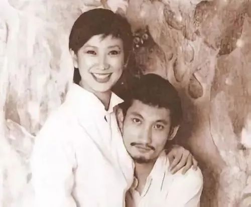 63岁离婚，身家上亿：这位香港女郎，活出了女人最潇洒的样子