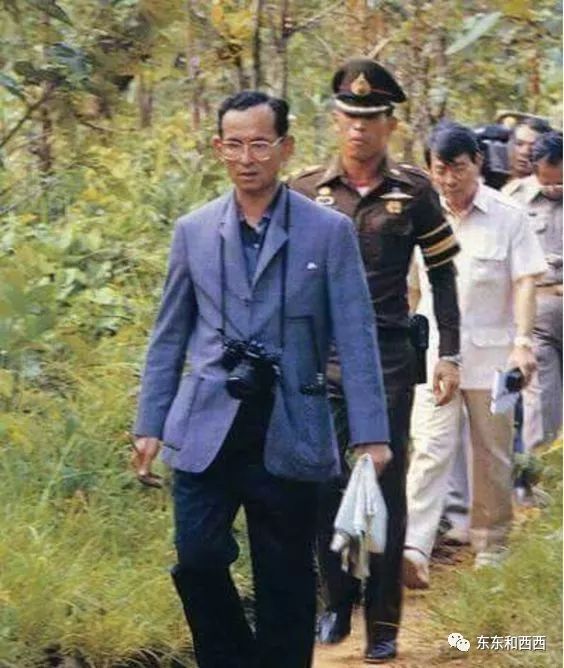 刚封完王后就封贵妃，两位都不是省油的灯，现实版宫斗剧太劲爆了…