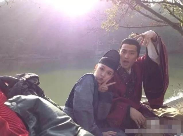 又一段被全网黑的恋情曝光！女主持爱找备胎，男方已隐婚？