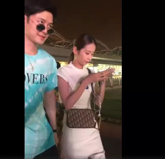 曾经公费谈恋爱的明星夫妻，现在连恩爱都懒得装了？