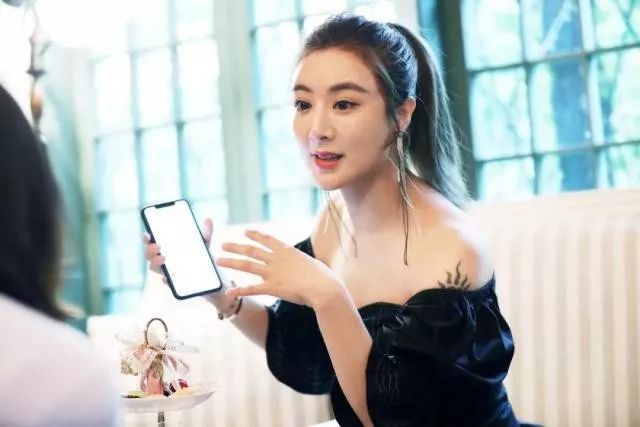 一晚能赚一套房！征服马云，碾压李佳琦，她才是中国最会赚钱的网红
