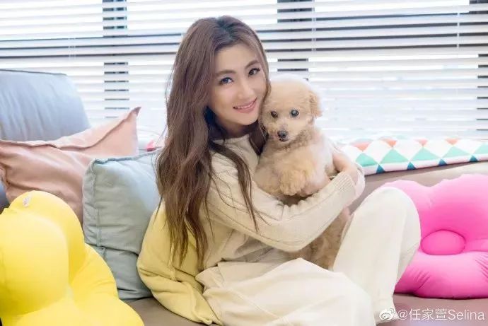 看过38岁Selina的脸，你会发现真正的强大是温柔…