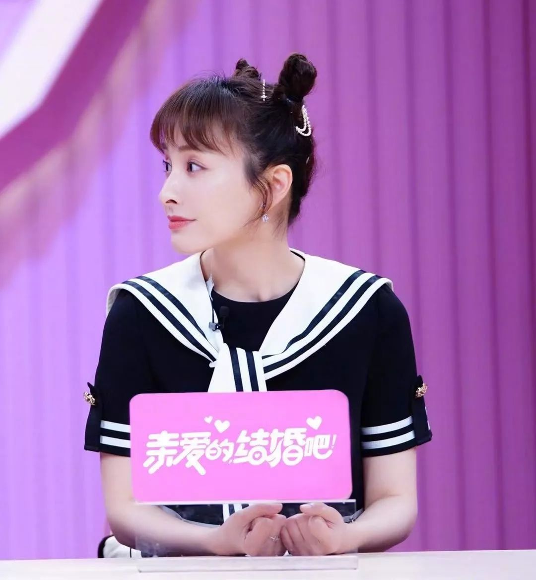 全中国最“好命”的女主持，正在被粉丝“安乐死”