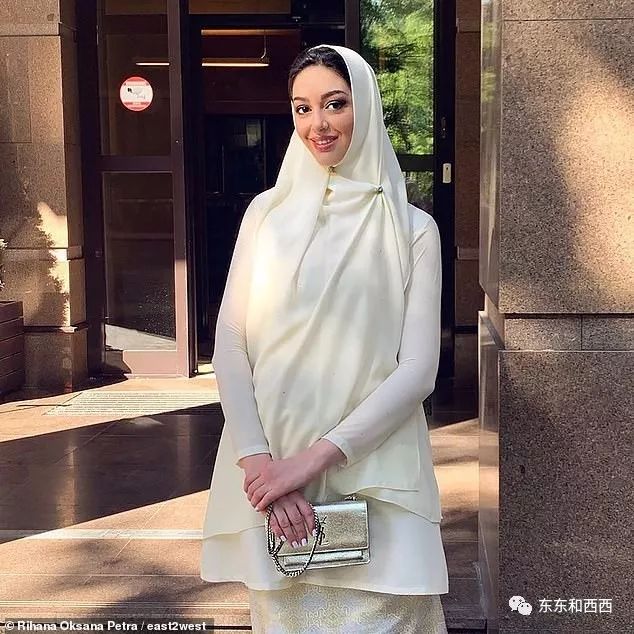 辣模娇妻私生活混乱爱作妖？国王被迫退位再娶，可她却晒奢靡日常坚称没离婚？