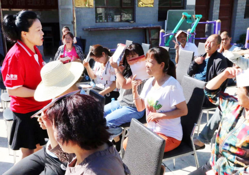 村民与讲师互动