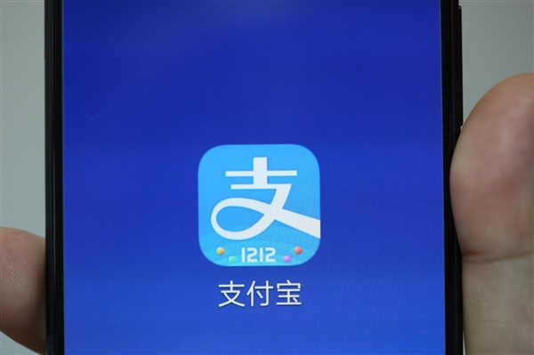 网友晒芝麻信用984分吹牛支付宝在线辟谣：假的