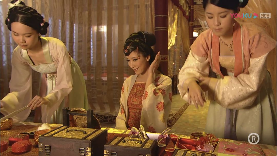 小燕子更开心，还是紫薇更开心，还是雪姨最开心？