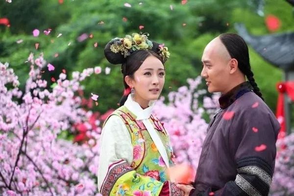 一身铜臭味靠流量过活的杨幂，突然“诈尸”却垮在了热搜上？