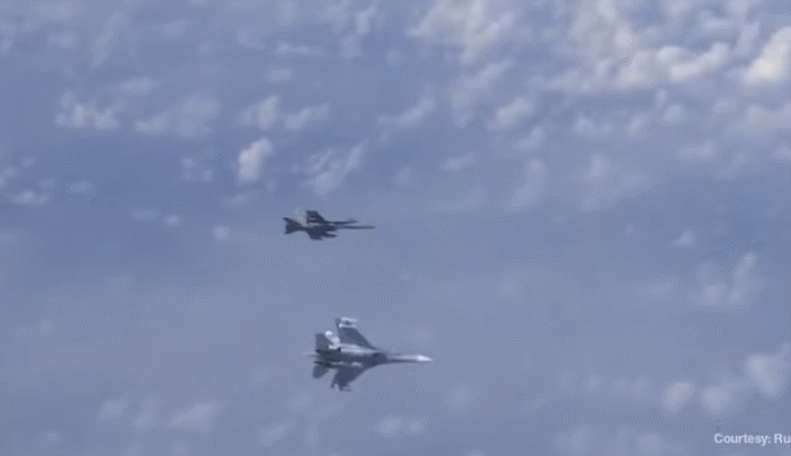 北约战机挂弹逼近俄罗斯国防部长专机 被俄战机驱逐