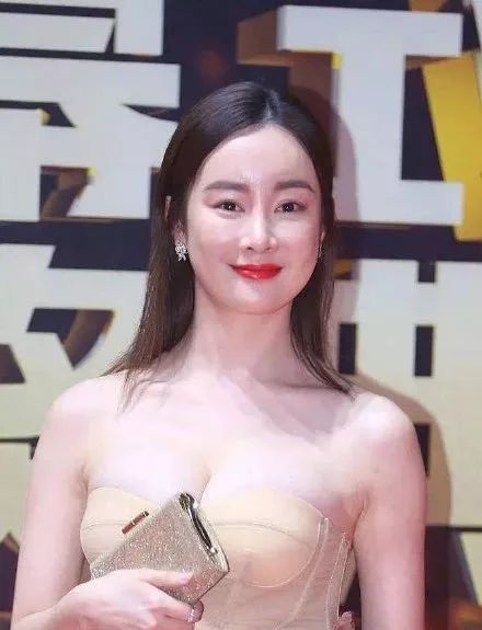 疑似被包养，长年被骂艳星…这群明星已经混到要直播卖货了？
