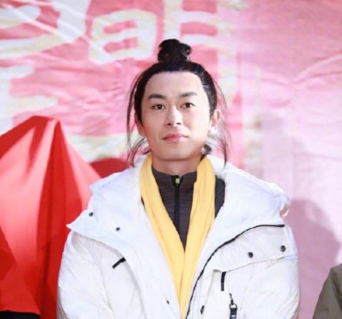 那个一手毁掉娱乐圈的男人，一看见他就头皮疼…