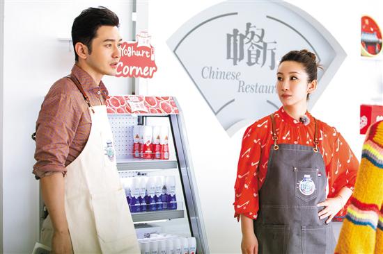 åºé¿é»ææ(å·¦)ãç®¡å®¶ç§¦æµ·ç(å³)