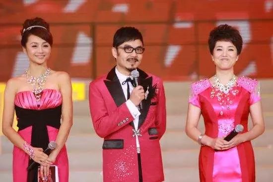 一线女星下嫁小演员，如今她直播卖货，却被网友吐槽“整容脸僵”？